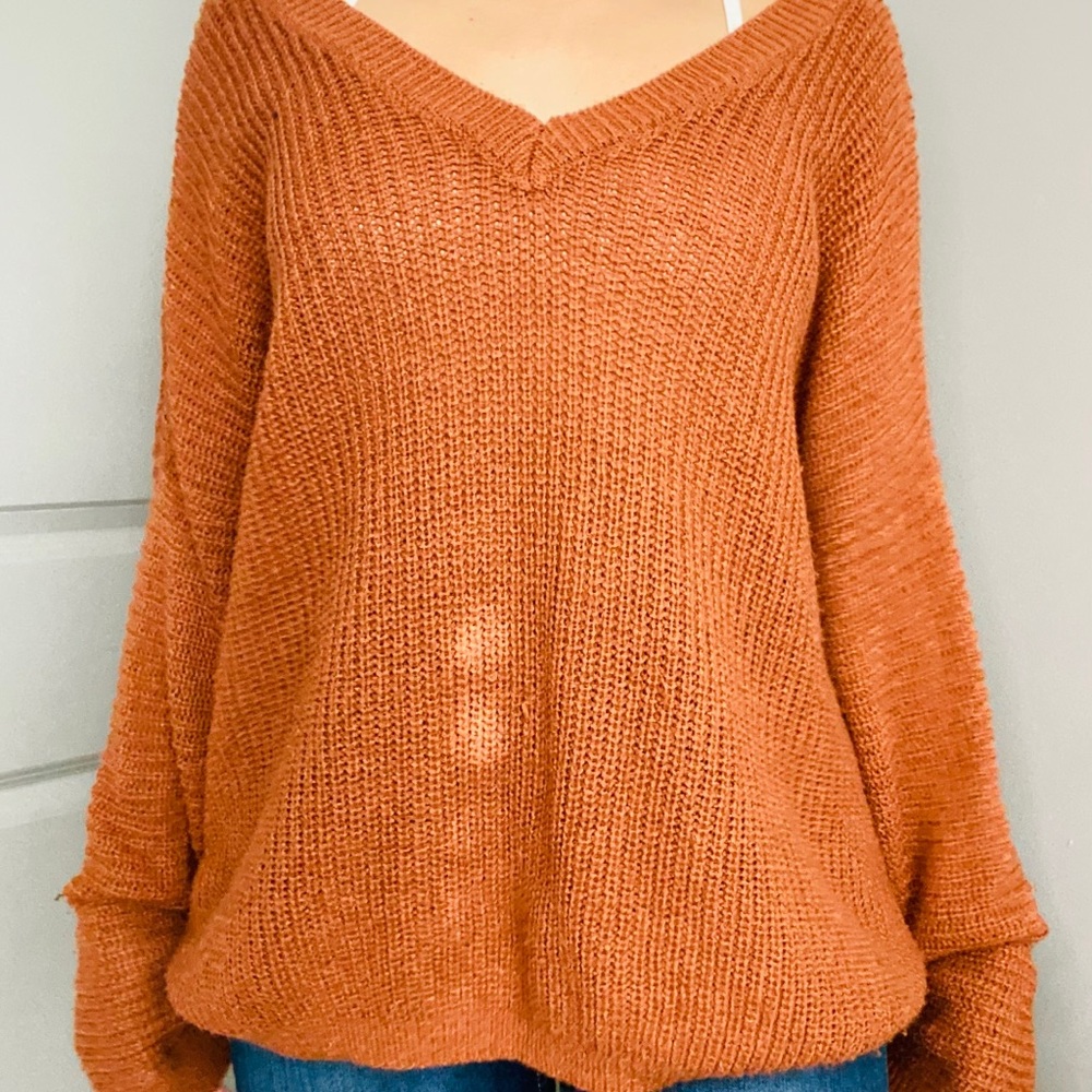 OVERSIZED KNITTED SWEATER W/ OPEN BACK